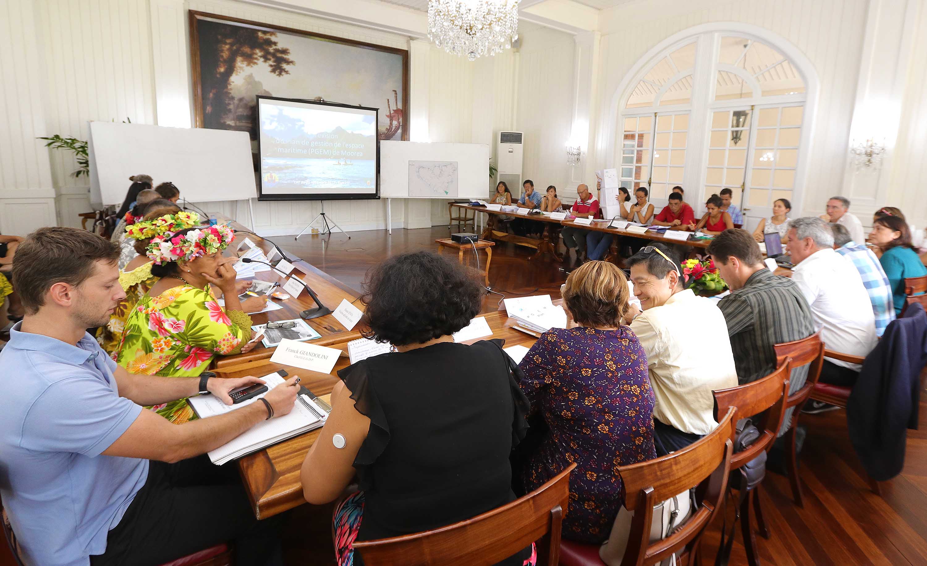 Réunion à la Présidence pour le PGEM de Moorea - Crédit photo Présidence de la Polynésie Réunion à la Présidence pour le PGEM de Moorea - Crédit photo Présidence de la Polynésie