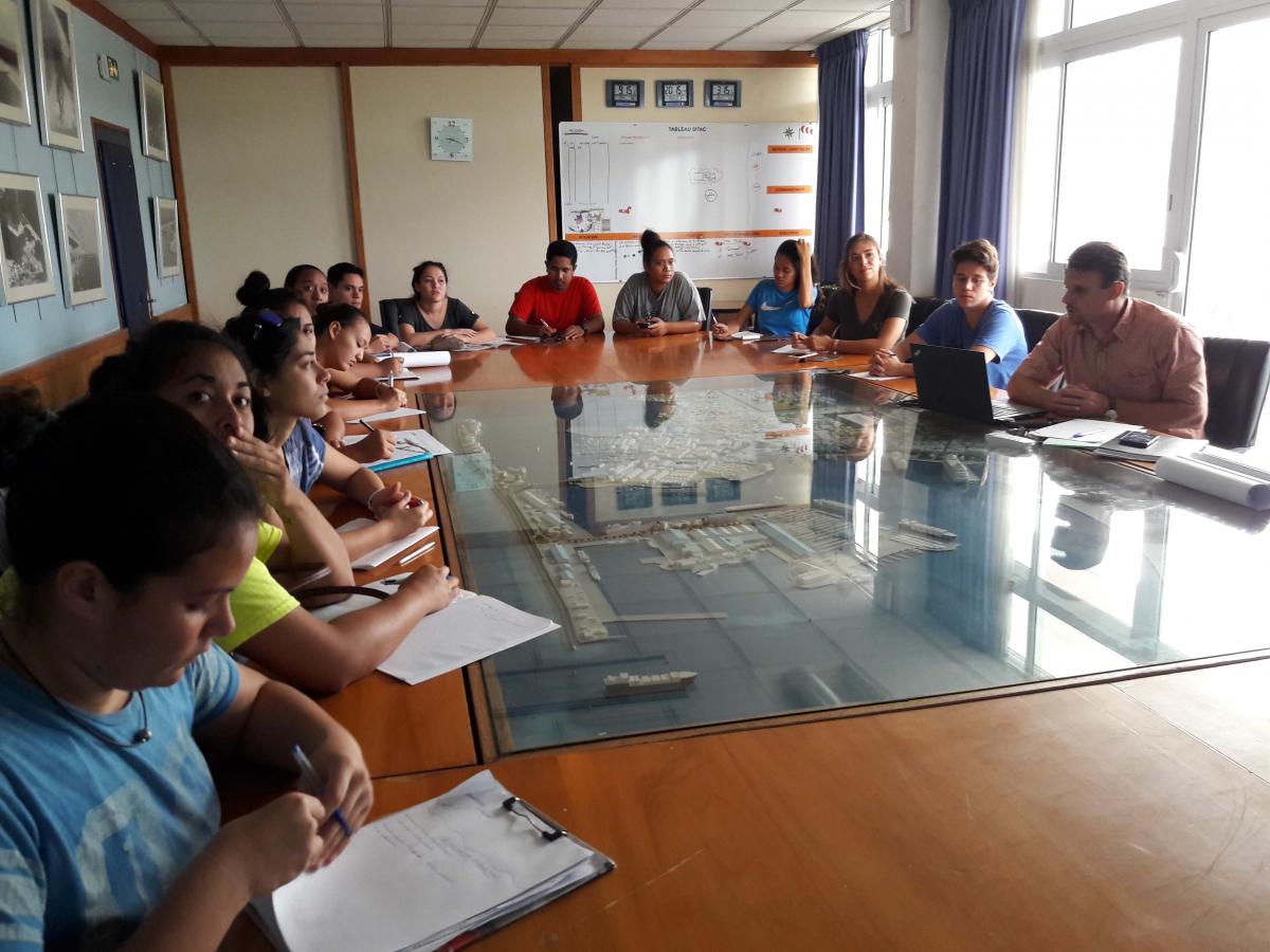 Les étudiants de l'UPF en visite au Port - crédit photo université de la Polynésie 