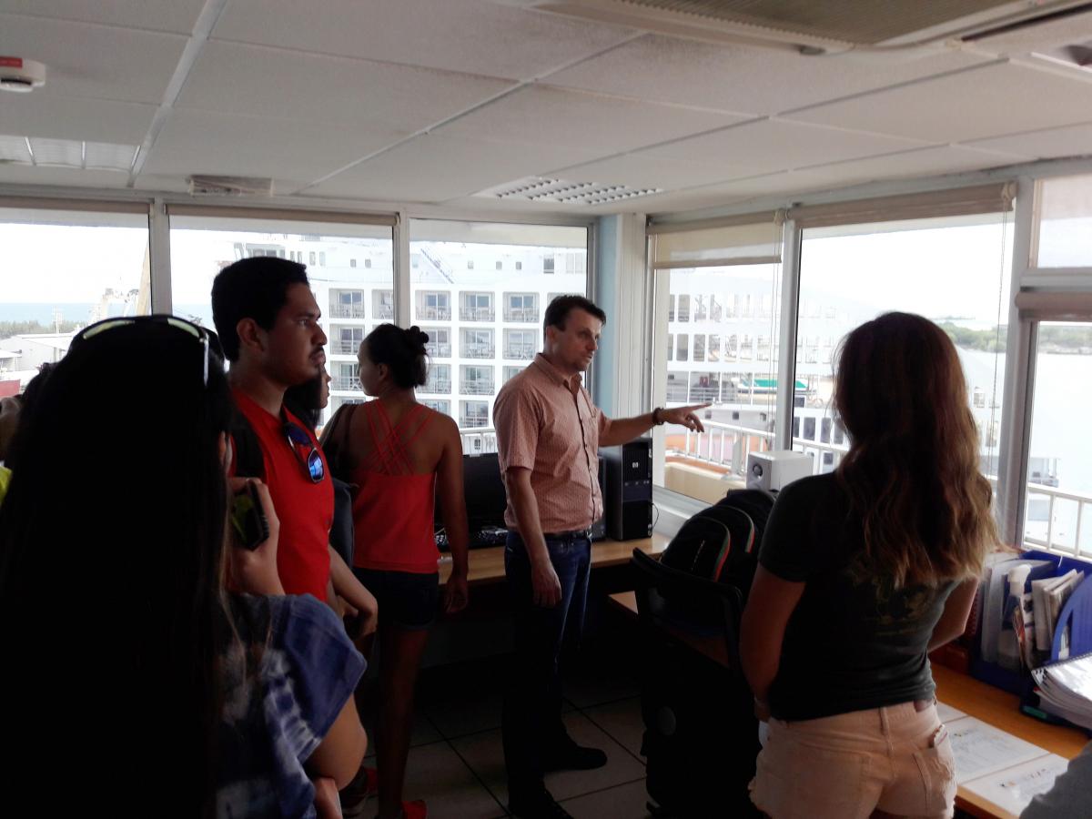 Les étudiants de l'UPF en visite au Port - crédit photo université de la Polynésie 