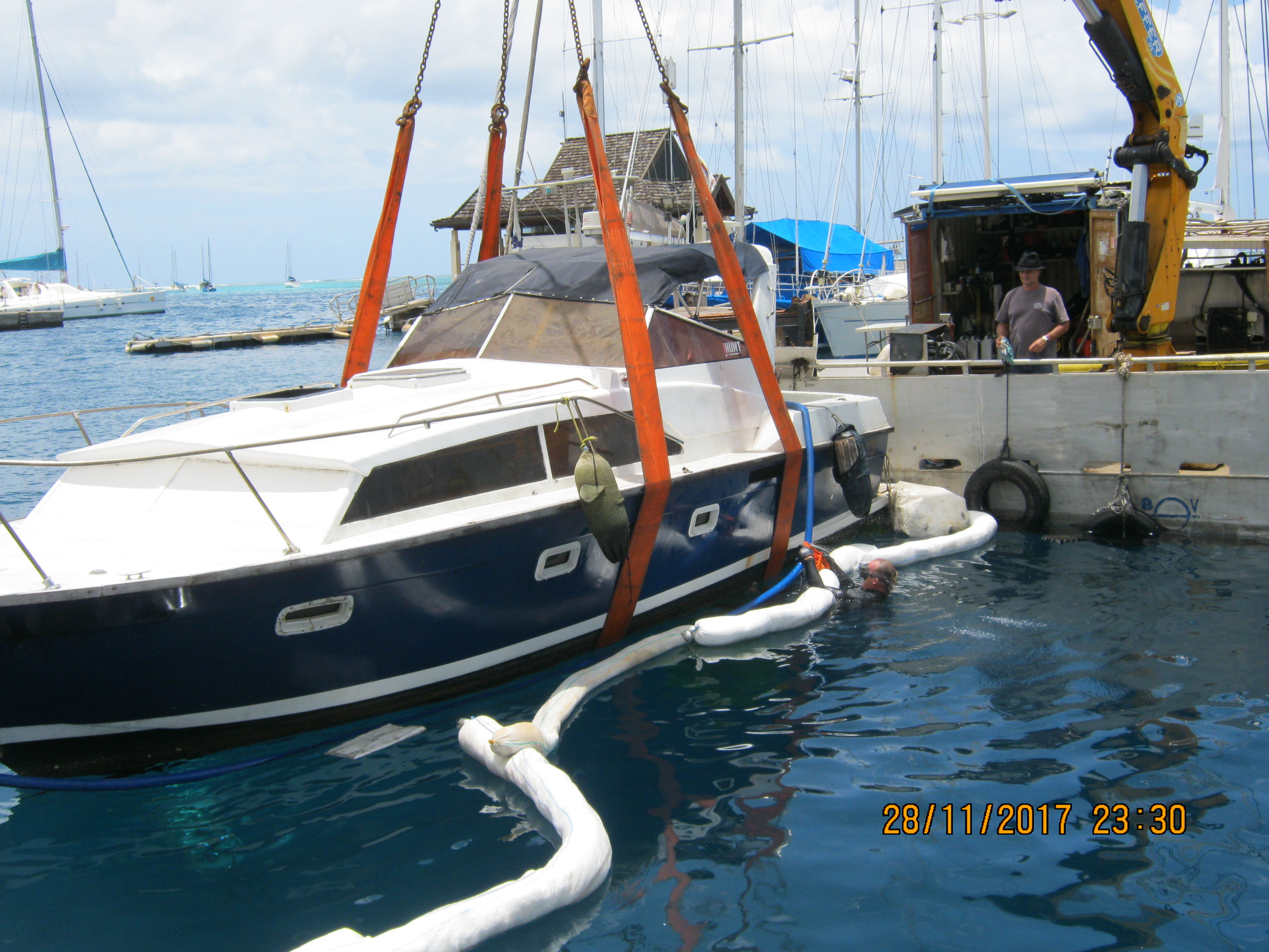 Bateau naufragé à la Marina Taina 